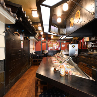 A retro Showa-era space that is easy to use for everything from casual drinks to various gatherings.