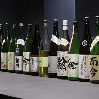 月40種類以上！全国各地の日本酒を月替わりでラインナップ♪