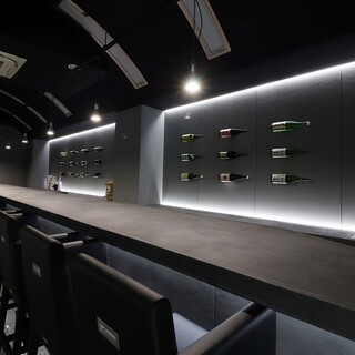 クールで無機質な店内◆女子会やデートにもぜひご利用ください◎