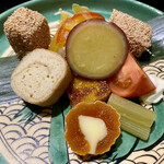 食堂こなん - 八寸 大根けしの実焼 鮭マリネ 信田巻 加藤農園フルーツトマト 自家製クリームチーズ添え 干し柿チーズ 蕗煮