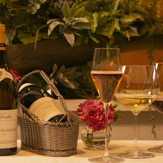 Sommelier on staff ◆Extensive lineup of carefully selected wines.
