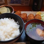 かきや NO KAKIYA - 牡蠣フライ定食(牡蠣4個)900円