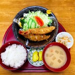 ファミリーレストランかつ庵 - エビフライ定食