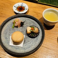 恵比寿 希鳥 - 黄金スープ、前菜盛合せ（レバー最中、昆布〆鳥わさ、酒肴）
