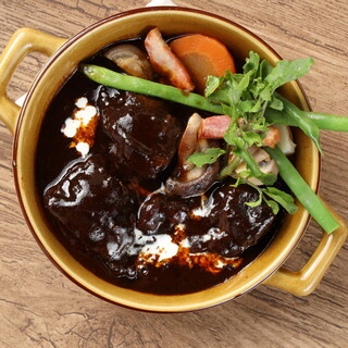 カジュアルながら本格的なビストロメニュー