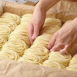 We use our own noodles made with delicious water from Azumino.