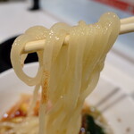 Pyompyonshaommakicchin - 半透明の”麺”は、”中太”で弾力があるにも関わらず歯切れがよく、喉ごしがとてもよい感じです。