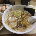 東京ラーメン マリオン - ラーメン　半チャーハン　にぎり