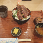 まるは食堂 - エビ・キス丼