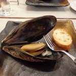 ビストロ ダイア - 北海道「増毛（ましゅけ）」の巨大ムール貝の白ワイン蒸し