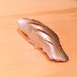 すし 豊倉 - そして二貫目がコハダなんて〜！
      ☆*:.｡. o(≧▽≦)o .｡.:*☆
      やることなすことNo.1ですわ(￣▽￣)