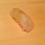 すし 豊倉 - 鯛の昆布〆は
      モチモチで甘いですぅ
      (￣▽￣)