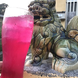 毎日作る酵素ジュースや泡盛、日本酒など様々なドリンクが揃う！