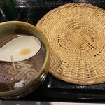 じき - 鴨せいろ　ちゃんと、お蕎麦は残さずにざるから取ります