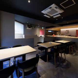 落ち着いた高級感のある店内で、ゆったりと。ご家族やご友人とのお食事に最適。