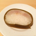 すし 豊倉 - 鰆も松前っていうのかな
      (￣▽￣)
      アッサリだけど旨い