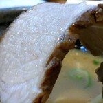 麺哲支店 麺野郎 - 厚みあるお肉は、噛む力が必要です