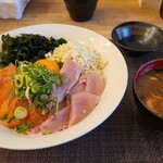 愛想屋 - 海鮮ぶっこみ漁師めし(特盛+赤出汁セット)