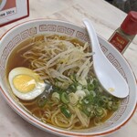 Isuzu - ラーメン♪テーブル胡椒で。