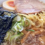 いきいきラーメン食堂 - 醤油ラーメン背脂入り