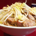 ラーメン二郎 - ラーメン半分＋ニンニク多め＋ショウガ半分