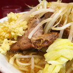 ラーメン二郎 - 豚の厚み