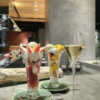 グラール - ■マンゴーとクリームチーズパフェ
                    ■イチゴのミルフィーユパフェ