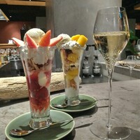 グラール - ■マンゴーとクリームチーズパフェ
                    ■イチゴのミルフィーユパフェ