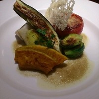 ガーデンレストラン シェフズ テラス - 焼き野菜
                ナス、里芋、カボチャ、芽キャベツ、赤ワインのリゾットとトマト
                バーニャカウダソース
