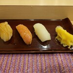Sushi Kamiyama - イカ、マグロ、平貝