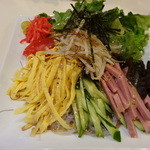 ビストロ茶葉蘭 - 野菜タップリ具沢山の冷やし中華