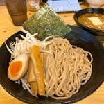 究極のにぼし味噌らーめん 人間ばんざい - 麺