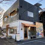 スペシャルティコーヒー豆専門店 トライブ - 駐車場からの外観♪