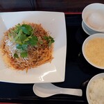 龍潭酒家 - 汁なし担々麺（大盛，スープ，ライス付き）