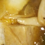 聖兆 - 下の四角いのが軟骨入ひとくちサイズの鶏バーグ(ハンバーグ)みたいな感じかな？コリコリ食感も美味しい