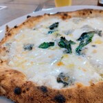 Zecchini Pizza Bancarella - クワットロフォルマッジ23cmとハチミツ