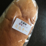 和菓子処 菊寿堂 - 酒種コッペパン 150円（税抜）「ミルキー」