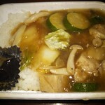 聖兆 - 白菜ズッキーニ､しめじ…にひとくちサイズの大きめなサイコロ状の四角いお豆腐みたいな形のが軟骨入の鶏挽肉？ふわっとした鶏ハンバーグ的な感じに軟骨入？旨いょ♡