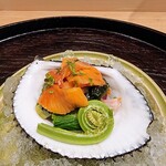 日本料理 研野 - 赤貝は山口県、木ノ芽、こごみ、ウルイ、新海苔、ラディッシュ