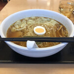 らーめんどんぐり - ワンタンめん、900円。