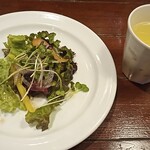 伊酒屋 マリオ - サラダとオレンジ