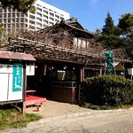 萩乃茶屋 - 見るからに古そうな建物です(゜д゜)