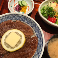荒井屋 万國橋店 - 【’21.9】ビフテキ丼　2750えん