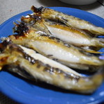 ひもの万宝商店 - 脂が乗りまくっていて、身が弾けてしまっているメヒカリ♪