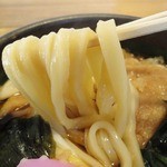 由す美 - 麺はツユの熱さに負けて柔らかめ