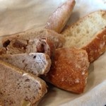 ビストロモンマルトル - 自家製パン