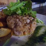 ワイン食堂 イナセヤ キッチン - マグロとオリーブの炙りタルタル