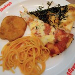 Shekizu - ピザ２種，スパゲッティ，ポテト