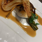 ラ・ファソン 古賀 - 真鯛のポワレ 下仁田ネギ、シャントレル アルベールソース ふっくらとポアレされた真鯛。下仁田ネギもとろとろで美味しい。