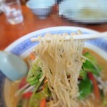 来々軒 - 自家製の低加水な麺